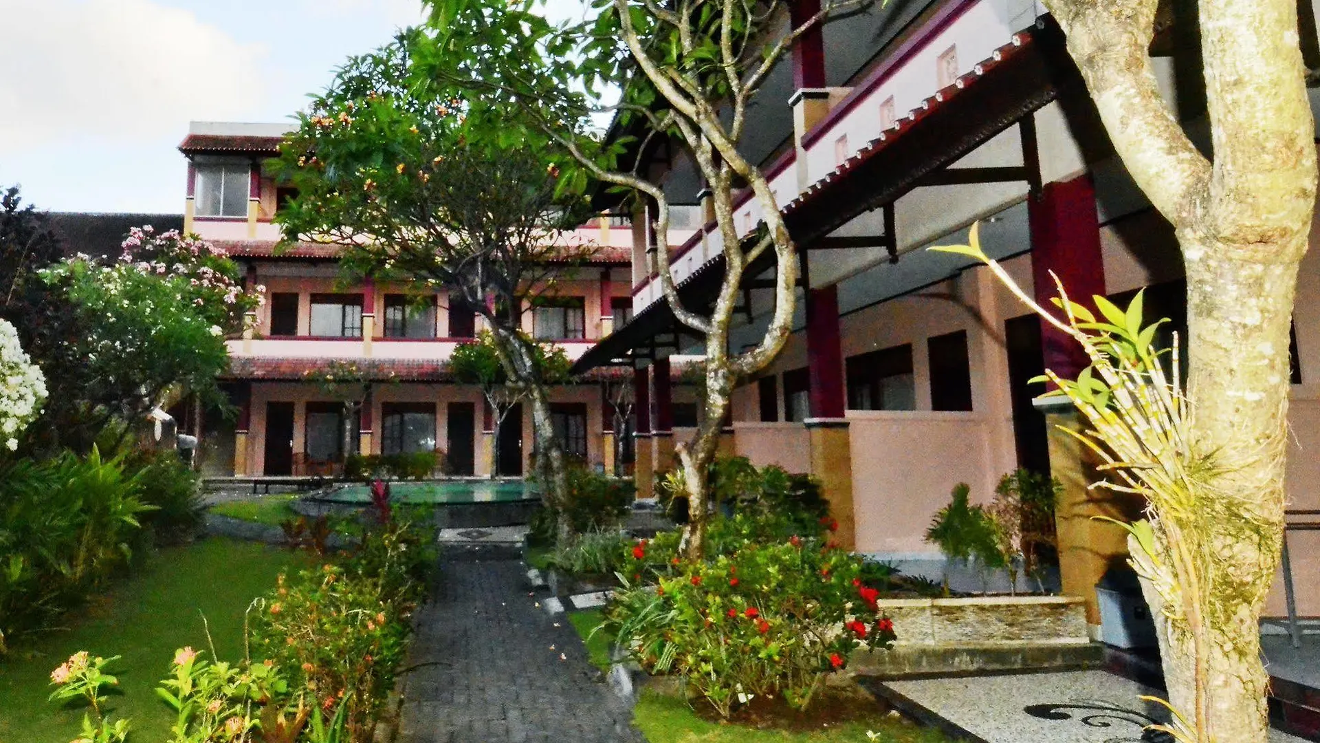 Pesona Beach Inn Kuta  Hotel